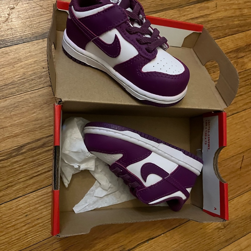 Nike Kids Sneakers in Purple and White